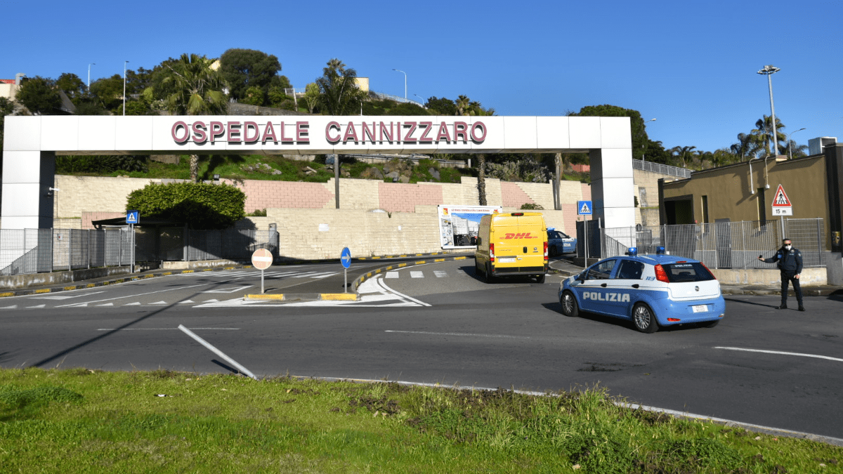 Ospedale Cannizzaro: pluripregiudicati su auto con targa alterata trovati in possesso di arnesi atti allo scasso