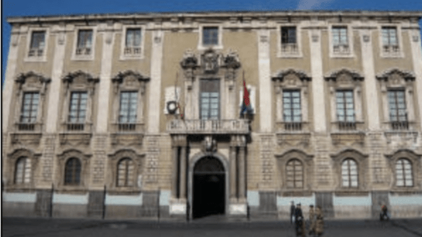 Palazzo degli Elefanti s’illumina per la prevenzione del tumore al seno aderendo all’”Ottobre rosa”