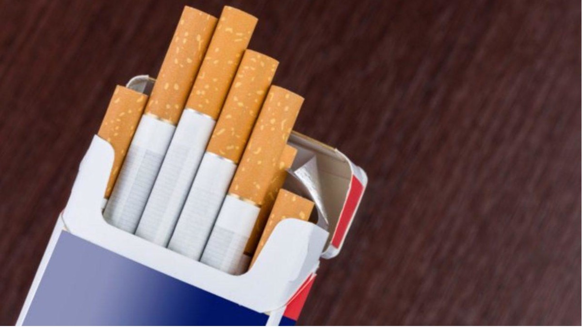 Propone l’acquisto di sigarette paventando un imminente aumento: denunciato truffatore