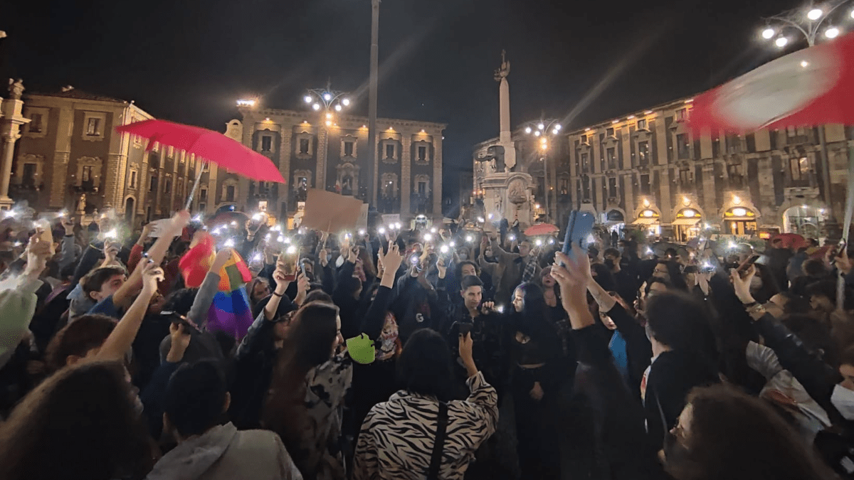 Protesta LGBT Catania pro Ddl Zan: poche mascherine, nessun distanziamento (FOTO)