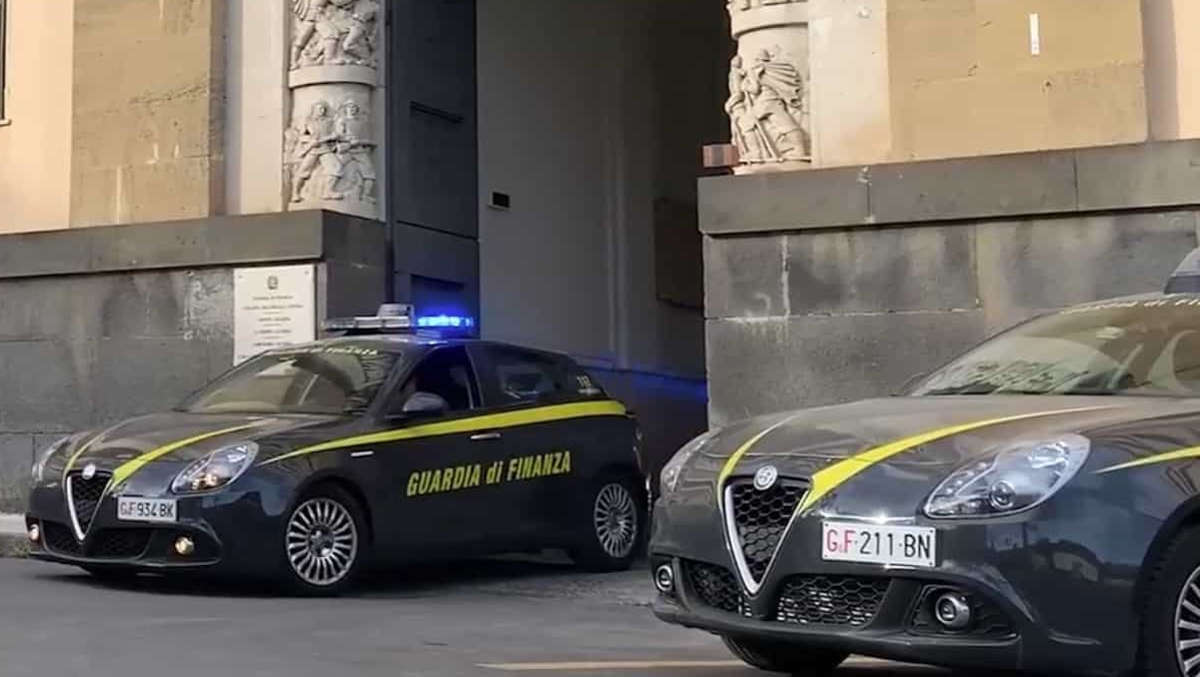 Retata alla Fiera di Catania: la Guardia di Finanza sequestra capi contraffatti