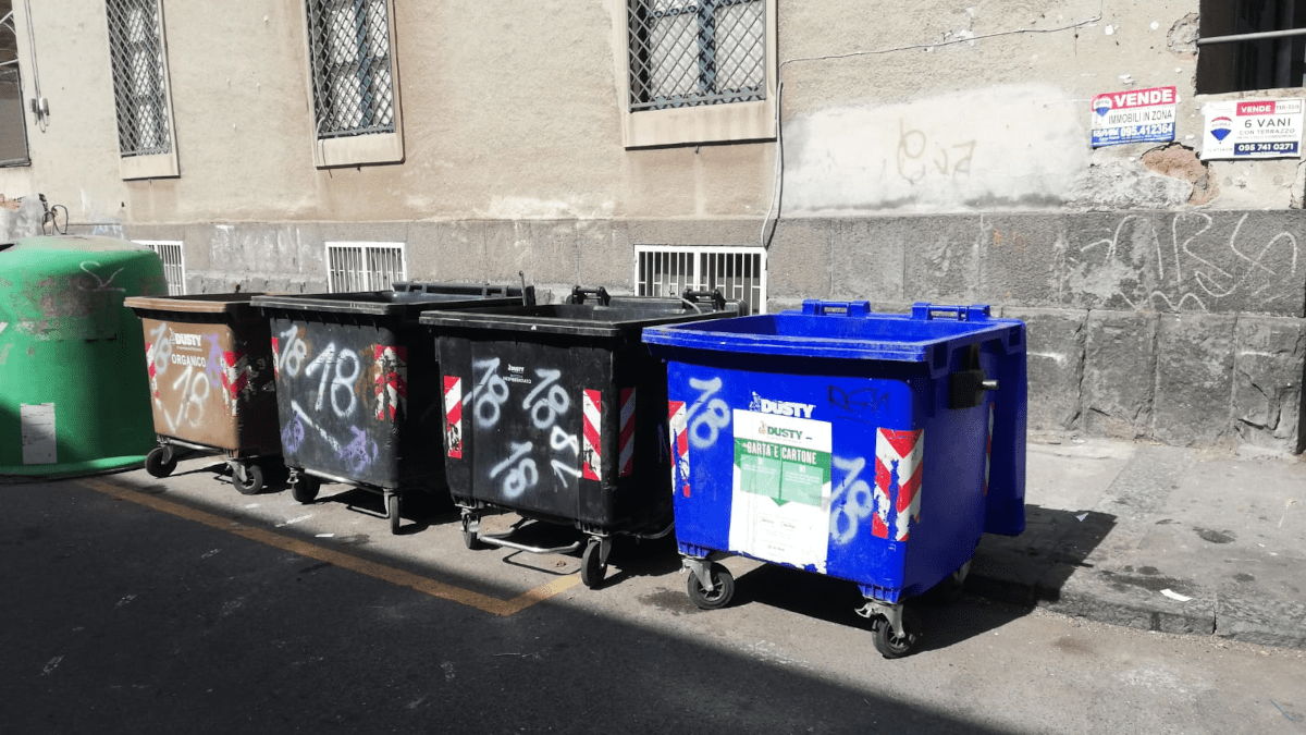 Riapre discarica Lentini per Catania: rimosse 700 tonnellate di rifiuti ma la città è ancora piena