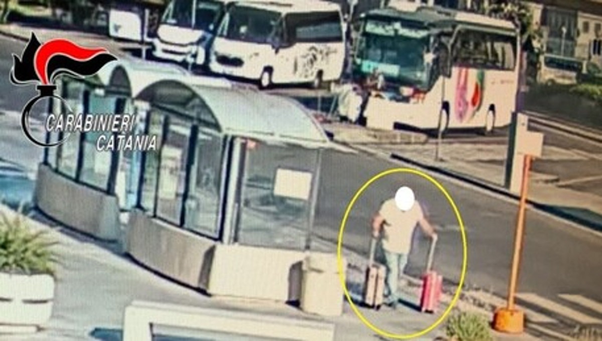Ruba due valigie all'aeroporto di Catania, incastrato dai video di sorveglianza