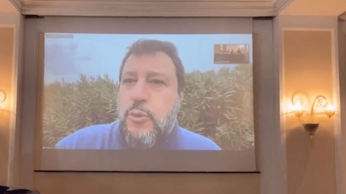 Salvini durante convegno a Catania: «Classe dirigente incapace su acqua e rifiuti»