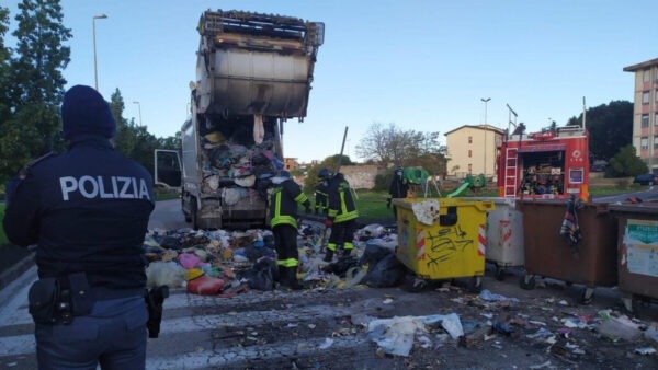 San Giovanni Galermo, bombola nei cassonetti: feriti 3 dipendenti della Dusty. Ragusa: «Poteva essere una tragedia!»