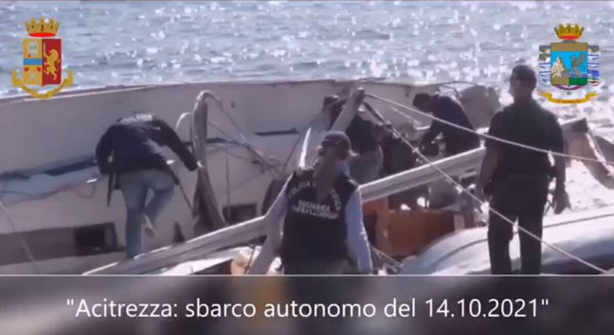 Sbarco migranti ad Acitrezza, intercettati i due presunti scafisti (I DETTAGLI)