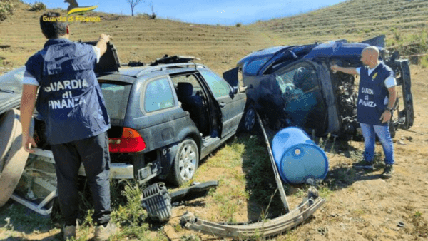 Scoperti 2.000 mq di discarica abusiva con rifiuti speciali dalla GdF: grave danno ambientale