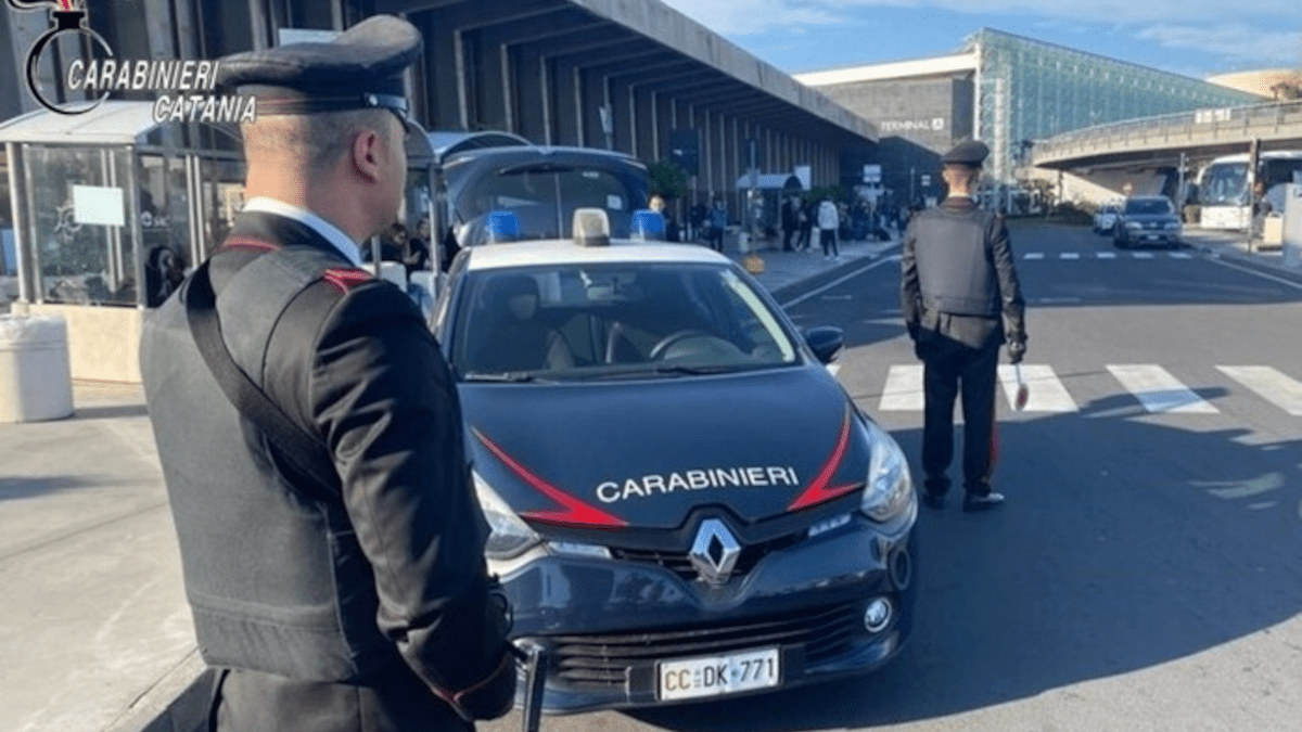 Scoperti autisti Ncc abusivi all’aeroporto di Catania: sequestrate nove auto e denunciati in nove