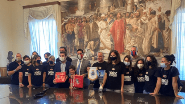 Scudetto per la Flag Football Elephants e festeggiamento col sindaco al Palazzo degli Elefanti