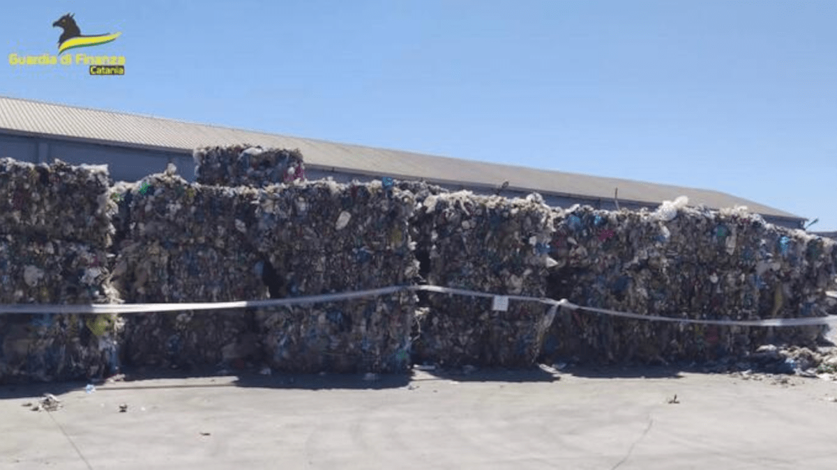 Sequestrati 4.000 tonnellate di rifiuti non conformi a Catania: ingente danno ambientale