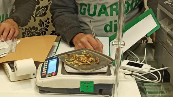 Sequestrato un negozio di compro-oro abusivo nel catanese (I DETTAGLI)