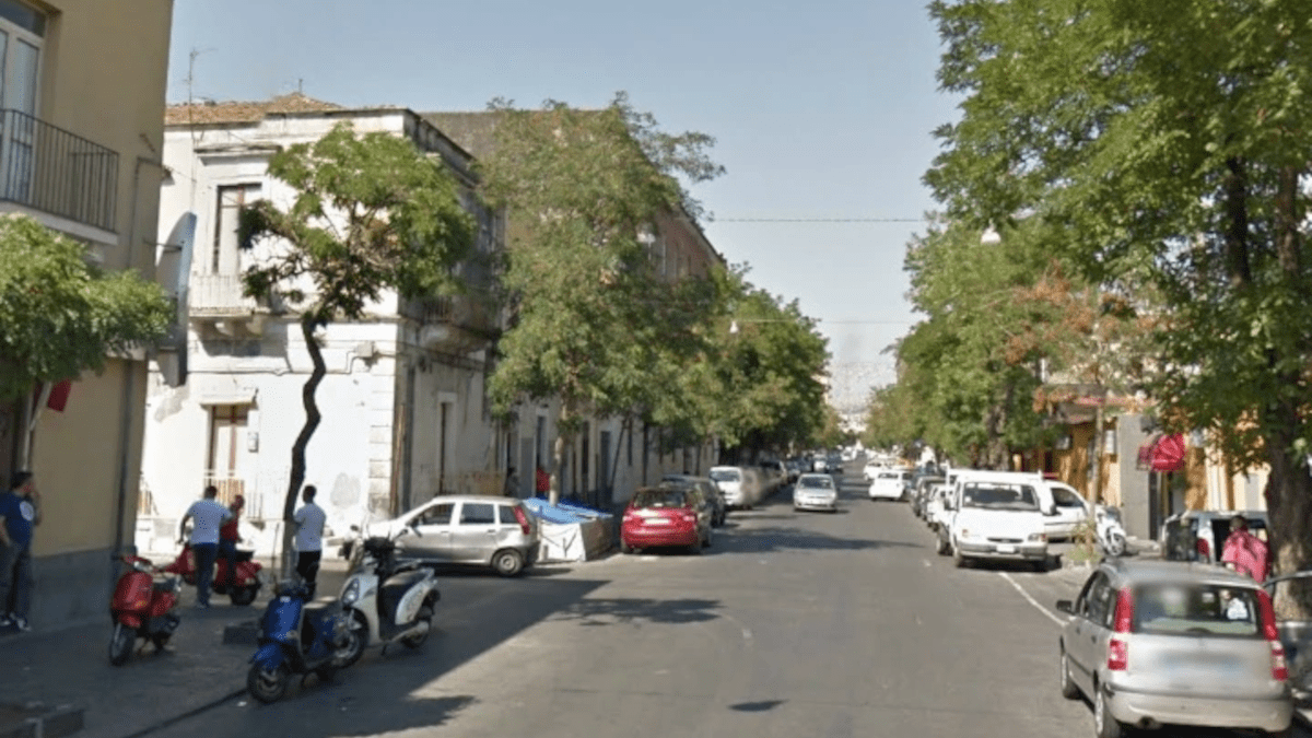 Siracusani in trasferta a Catania trovati in possesso di fumo e armi durante controllo ordinario
