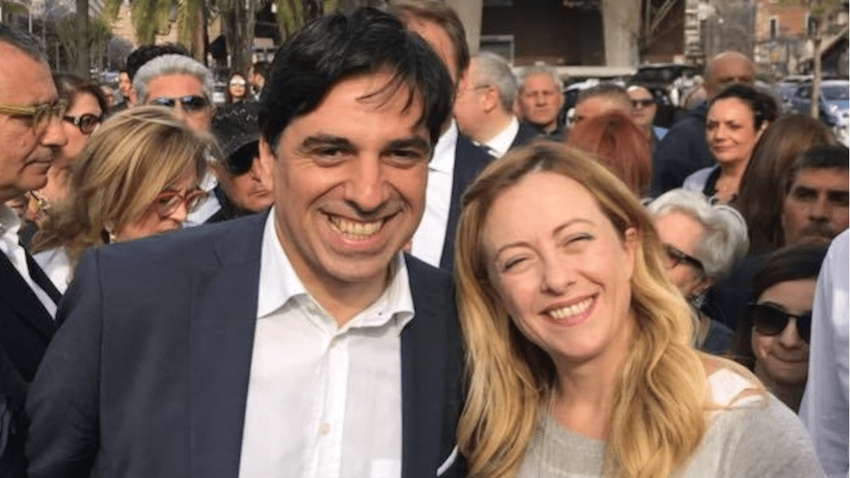 Sorriso a 32 denti per ex sindaco (sospeso) Pogliese: «Siciliani determinano mia elezione al Senato»