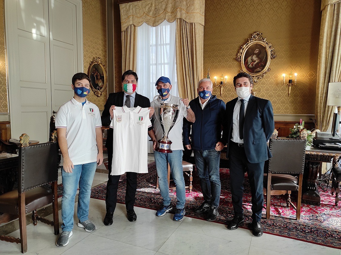 Sport: il sindaco Pogliese e l'assessore Parisi incontrano i campioni d'Italia della New Squash Club Catania