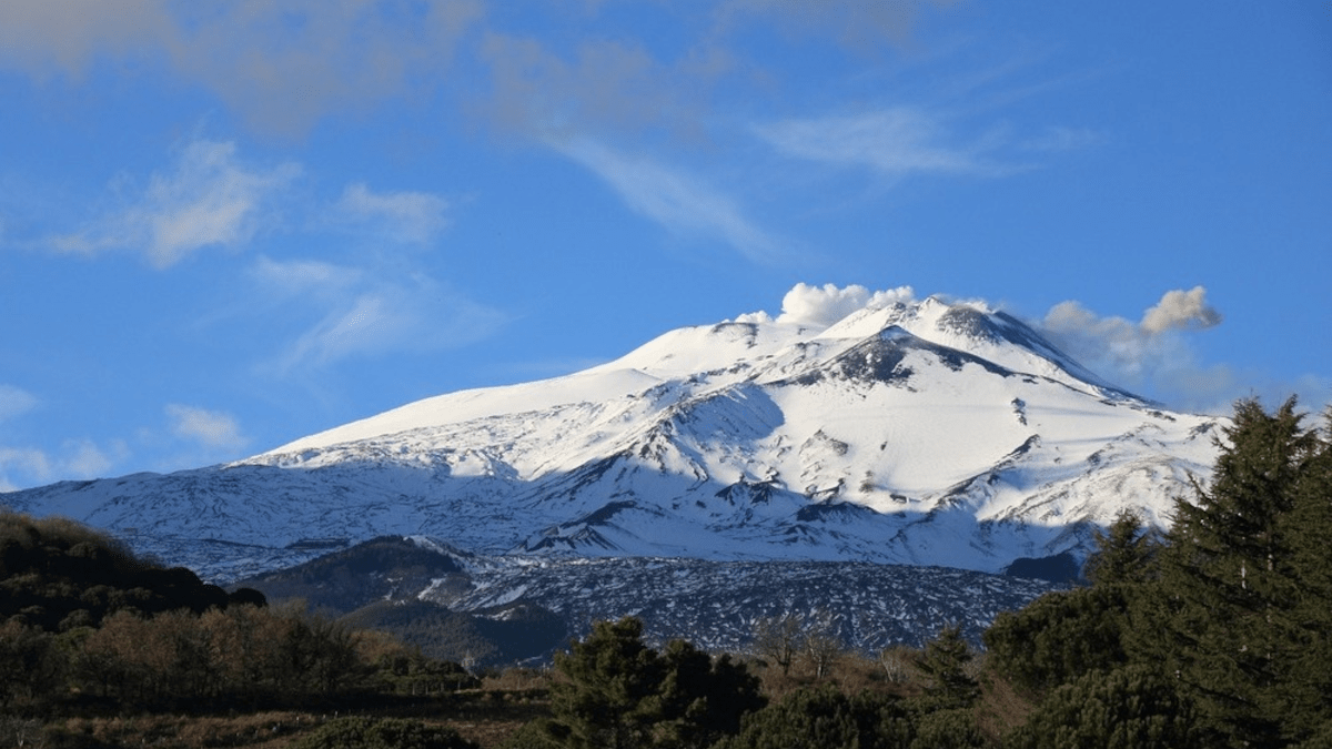 Turista straniera dispersa da ieri sull’Etna: ricerche in corso sul versante sud (I DETTAGLI)