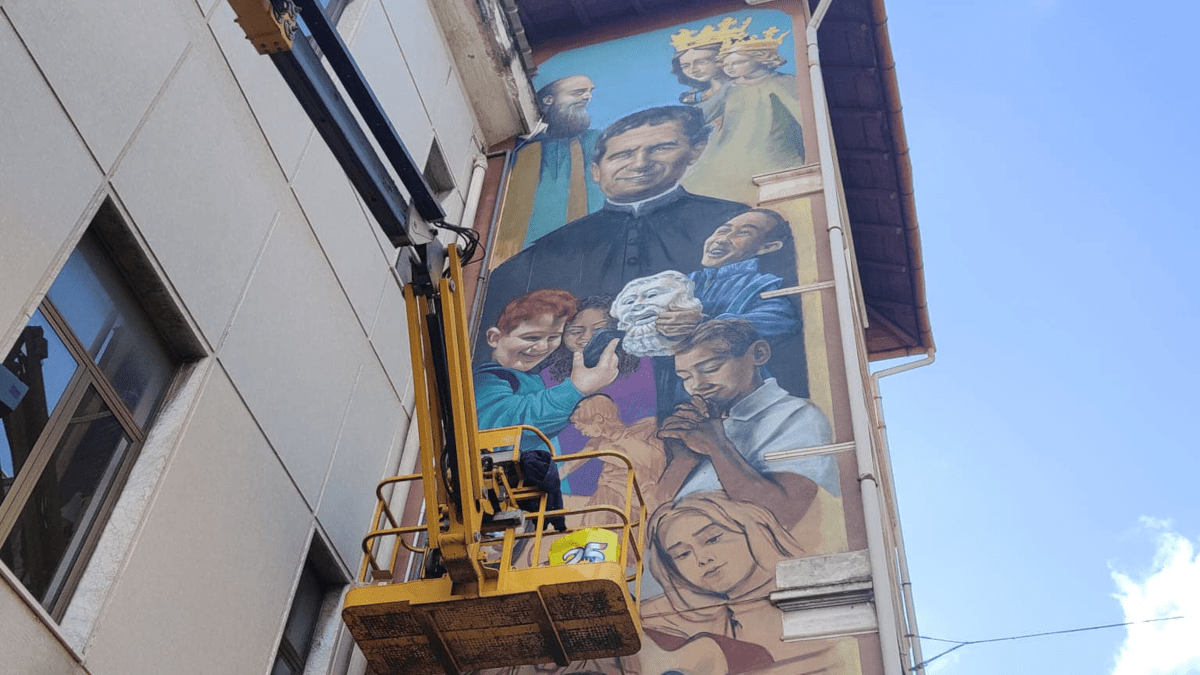 Un nuovo murales sorge in città per accogliere i giovani studenti Salesiani di Catania (FOTO)