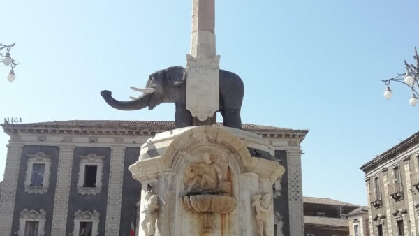 "U Liotru" si fa bello: via al restauro, dopo 25 anni, della Fontana dell'Elefante