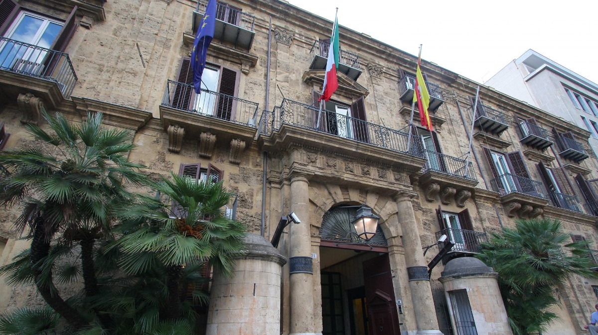 Via ai concorsi alla Regione Sicilia: 1.500 posti per laureati e diplomati