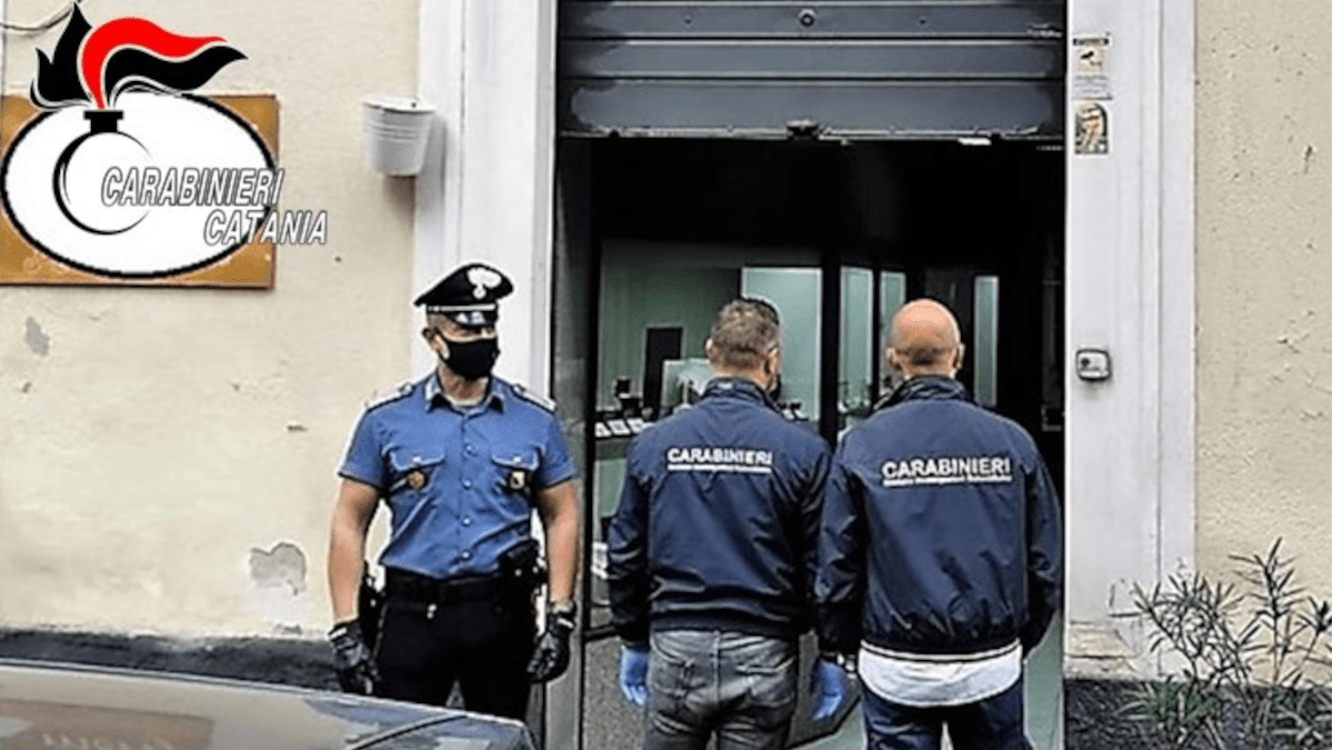 Via Oliveto Scammacca: aggredì coppia titolare della gioielleria, dipendente agli arresti domiciliari
