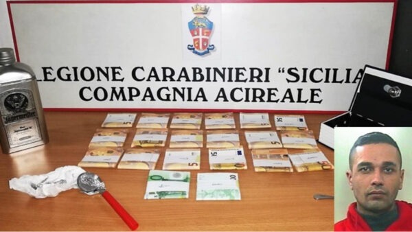 Viagrande: riconosciuto dai Carabinieri, trovano una dose di cocaina in auto e oltre 22.000 euro in casa