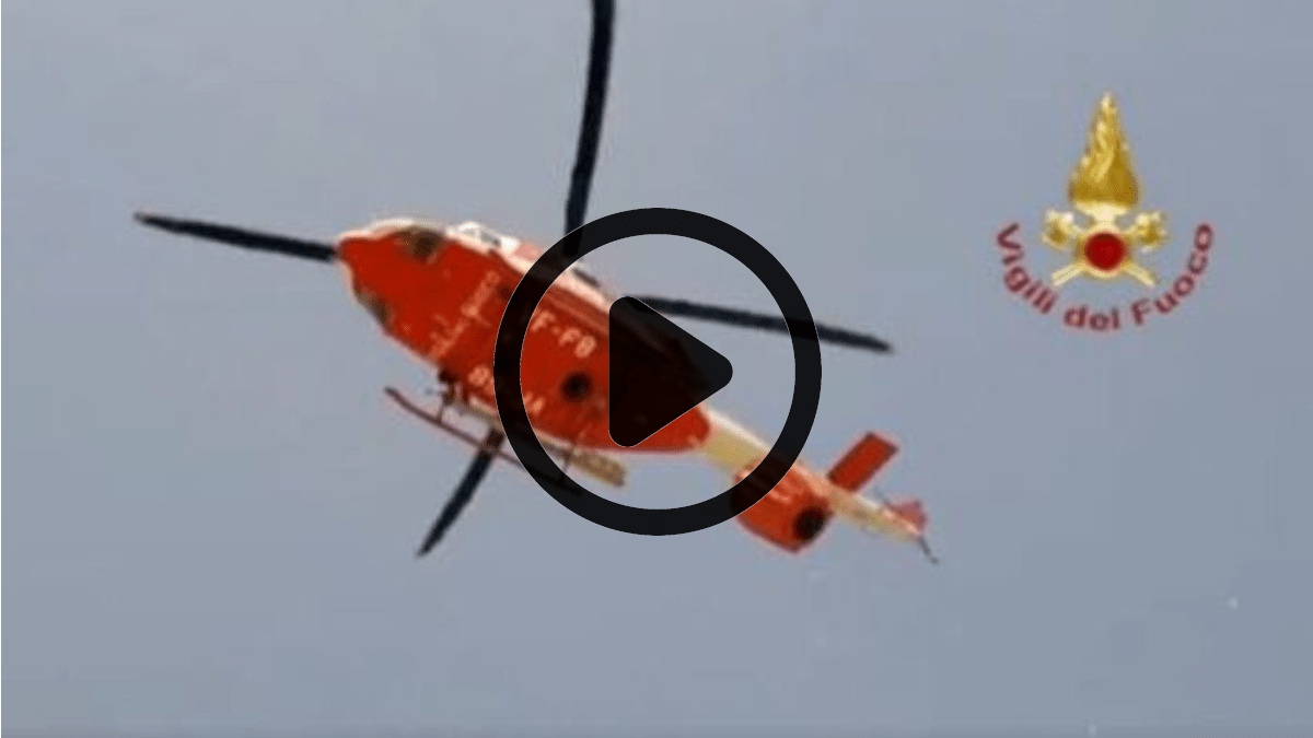 Vigili del Fuoco in azione nel catanese: intervento di due elicotteri e un Canadair (VIDEO)
