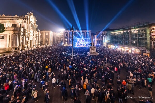 25mila persone partecipano al concerto di Capodanno a Catania: una serata di festa e speranza per il nuovo anno