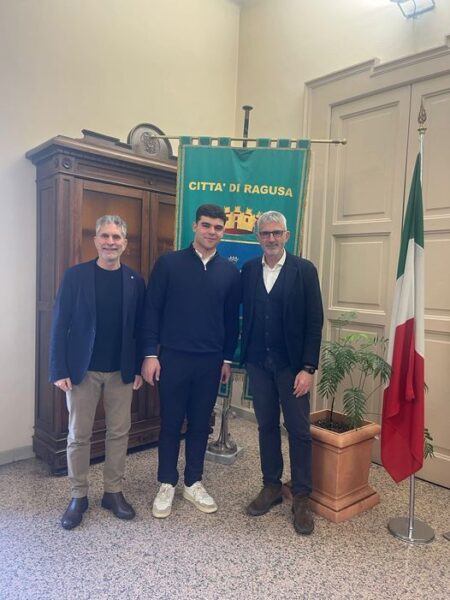 Andrea Nifosì congratulato dal Comune di Ragusa