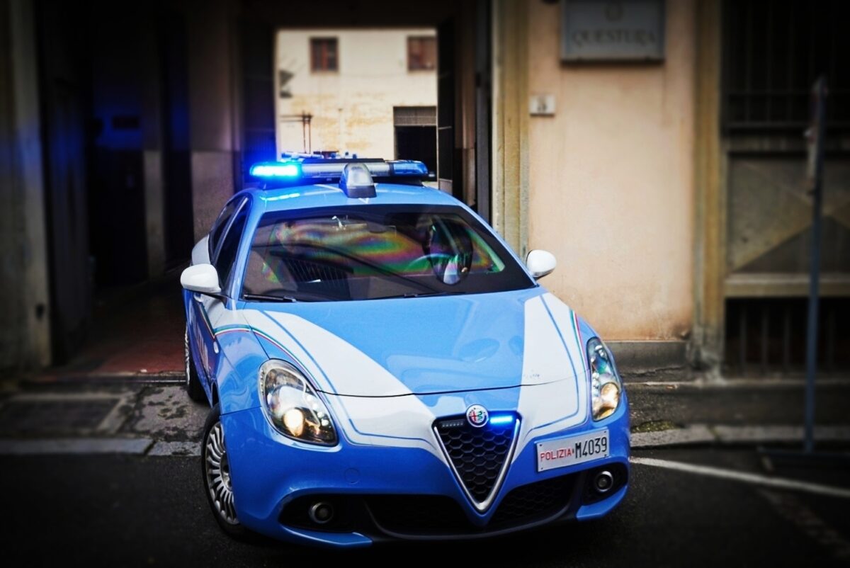 Cinque italiani colpiti da misure cautelari per furti di veicoli