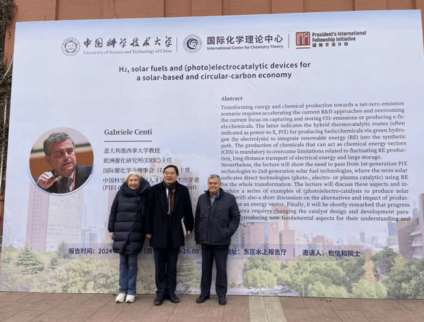 I proff. Centi e Perathoner ricevono il premio PIFI in Cina