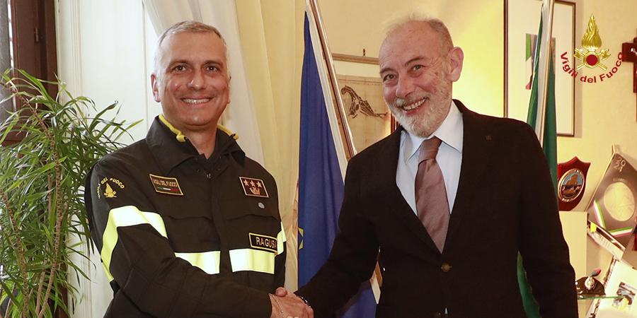 Il Comandante dei Vigili del Fuoco di Ragusa si incontra con il Prefetto Ranieri per discutere la collaborazione istituzionale.