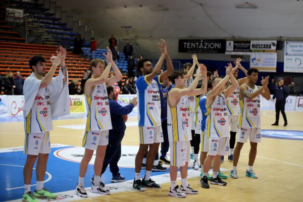 Infodrive Capo d’Orlando trionfa nel derby contro la Basket School Messina