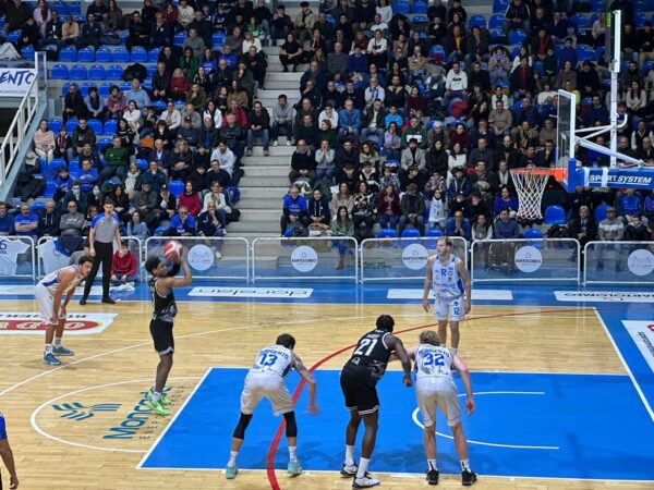 Trapani Shark vince il derby contro Moncada Energy Agrigento: 13ª vittoria consecutiva