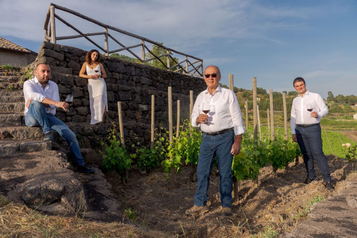 Versante Sud Etna Bianco: La Famiglia Serafica Presenta il Nuovo Capolavoro Enologico