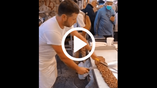 Il torrone a Catania è spettacolo: il video della creazione folkloristica del torrone siciliano