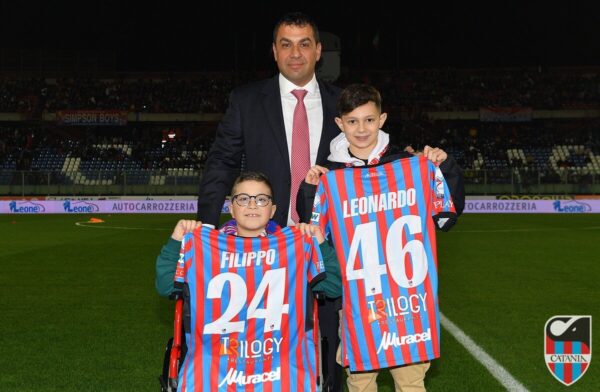 Il Presidente del Catania FC premia due giovani protagonisti del fair play