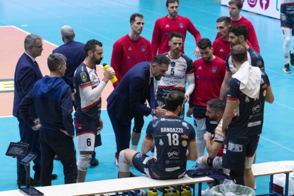 Il comunicato stampa parla del prossimo incontro della squadra di Pallavolo Saturnia Volley di Catania contro Allianz Milano.