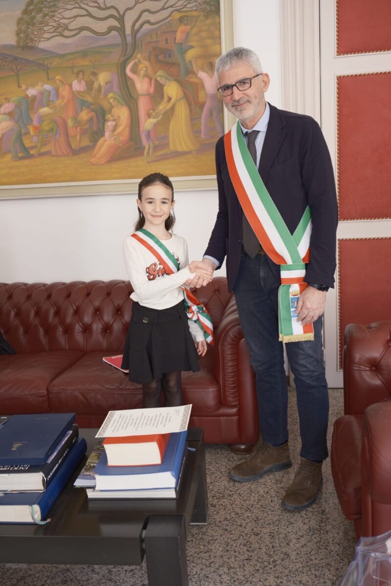 Il sindaco di Ragusa riceve la baby sindaca: una visita "istituzionale" e educativa
