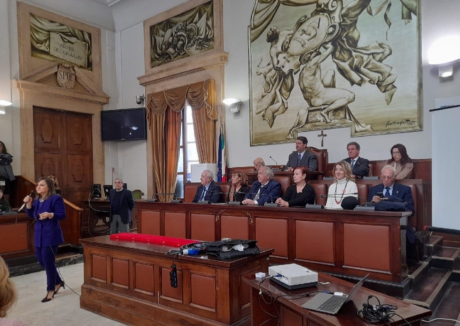 Incontro sull'educazione alimentare: il presidente del Consiglio comunale accolto con un riconoscimento