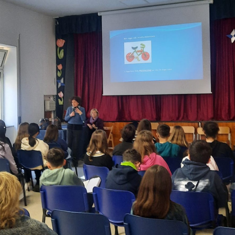 L'UOEPSA sensibilizza gli studenti dell'I.C. "Francesco Crispi" sulla corretta alimentazione