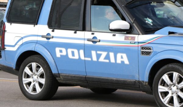 Presunto ladro 17enne alla guida di auto rubata arrestato dalla Polizia di Stato a Caltagirone