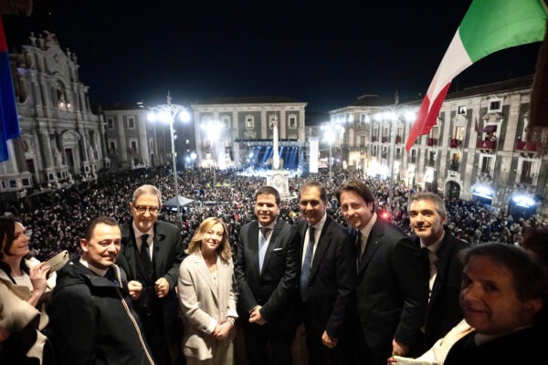 Giorgia Meloni a Catania per la festa di S.Agata: 9 foto tra la folla del Presidente del Consiglio