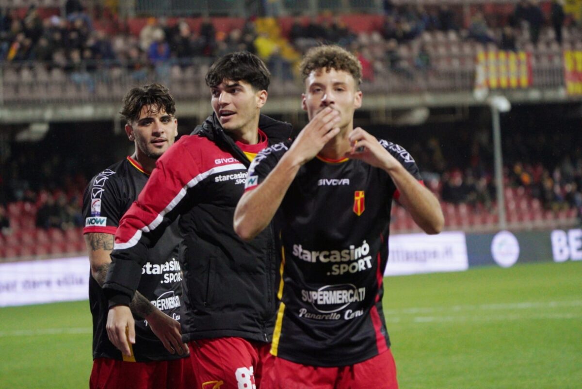 ACR Messina conquista un punto a Benevento: 1-1 con un gol da urlo di Frisenna.