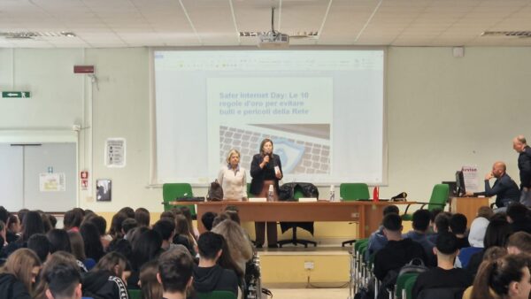 Adolescenza e realtà virtuale: consapevolezza e prevenzione tra salute e sicurezza