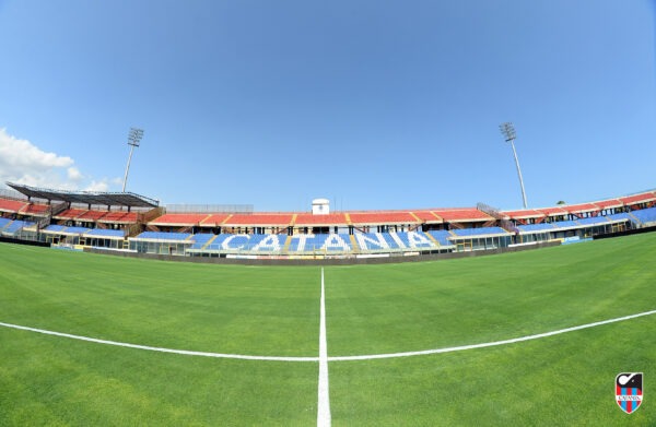 Catania FC accetta sanzione e chiude le porte dello stadio per condannare la violenza