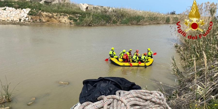 Esercitazione Vigili del Fuoco per Soccorso Fluviale Alluvionale a Siracusa.