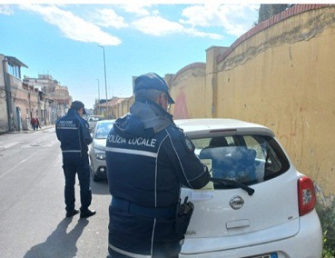 Operazione di controllo e sanzioni nel quartiere Picanello: oltre 150 violazioni accertate.