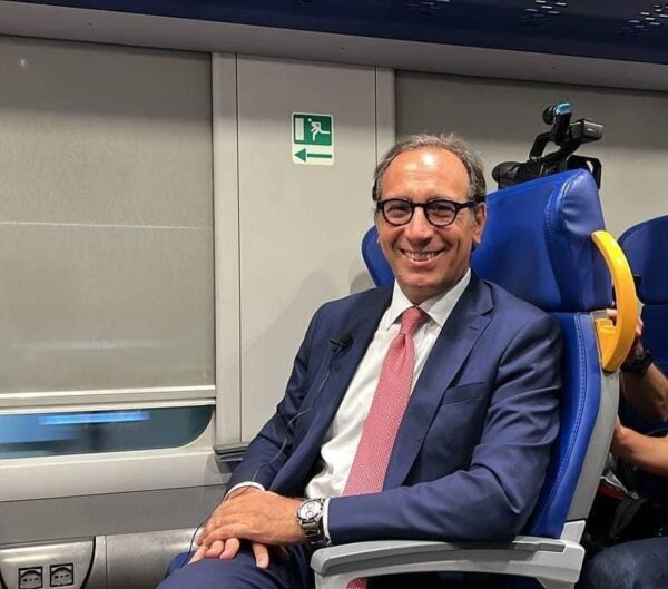 Treni speciali per la Sagra del Mandorlo in fiore 2024: Regione Sicilia supporta le manifestazioni