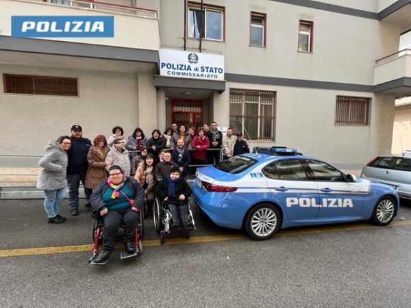 Visita degli ospiti della cooperativa "Turi APARA" al Commissariato di Modica