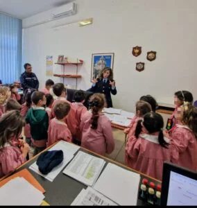 Visita dei bambini del plesso Munari al Comando di Polizia Locale di Ragusa