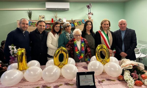 Auguri a Maria, Aci Catena festeggia la sua compaesana centenaria